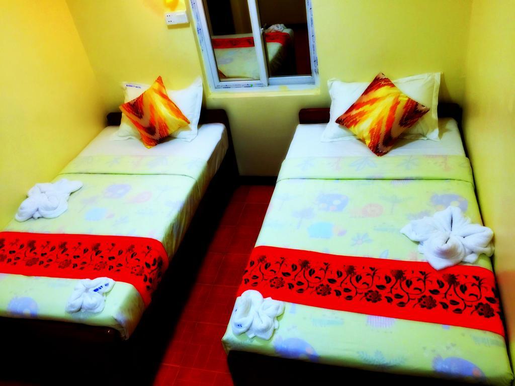 Everest Hotel Yangon Dış mekan fotoğraf