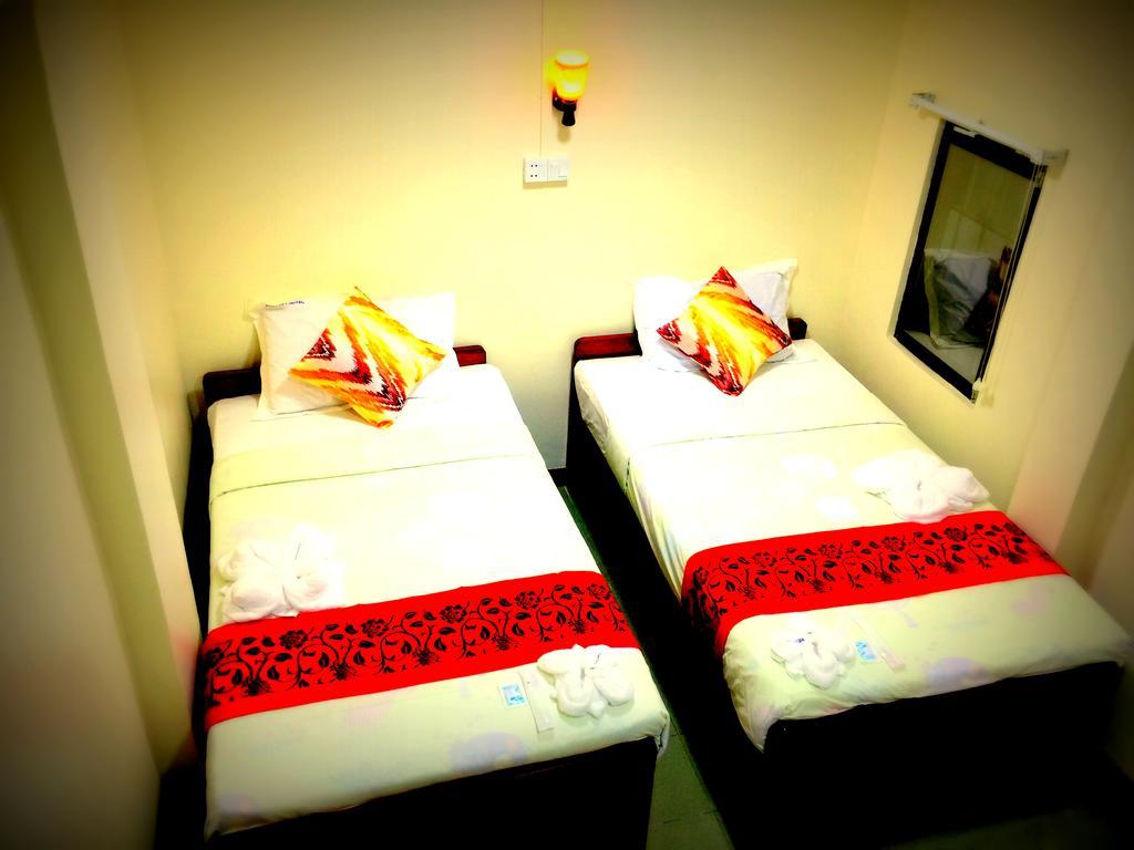 Everest Hotel Yangon Dış mekan fotoğraf