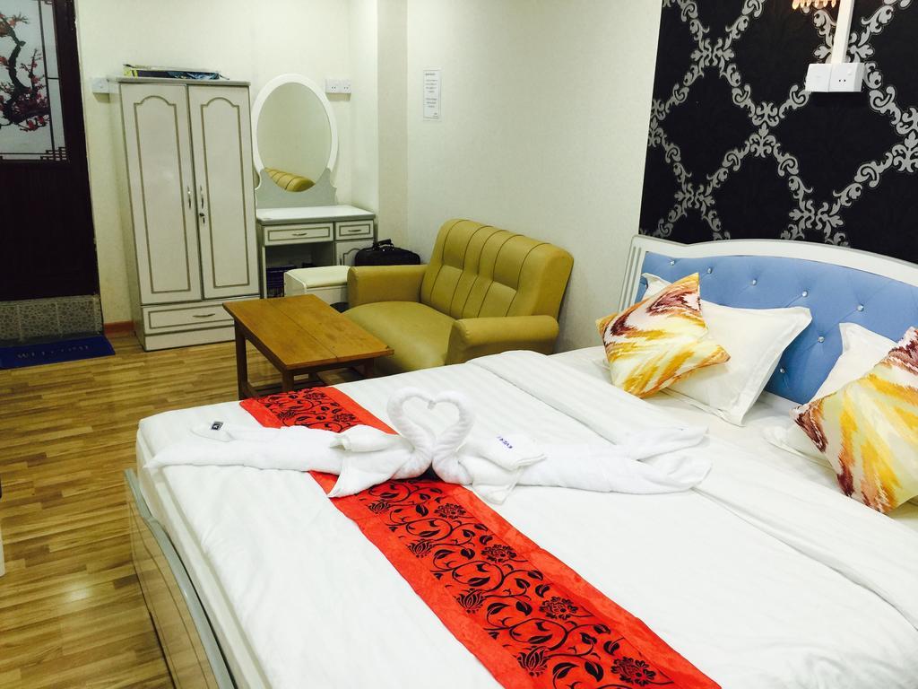 Everest Hotel Yangon Dış mekan fotoğraf