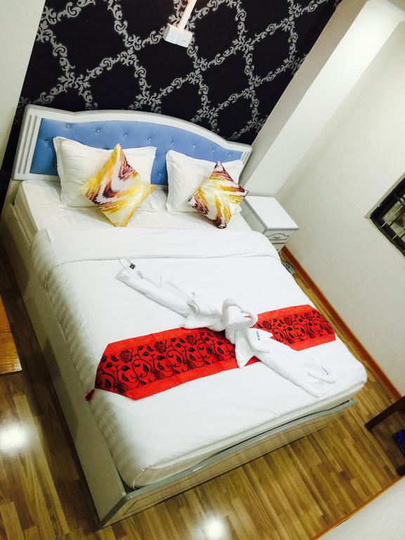 Everest Hotel Yangon Dış mekan fotoğraf